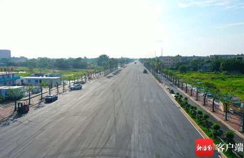 原创组图 海口江东新区规划13号路 二期 工程项目完成道路沥青铺设